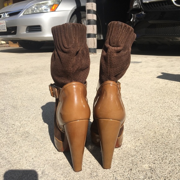 Marc Jacobs size 37 1/2 women’s heel caramel,brown buckle strap made in Italy - Picture 2 of 5